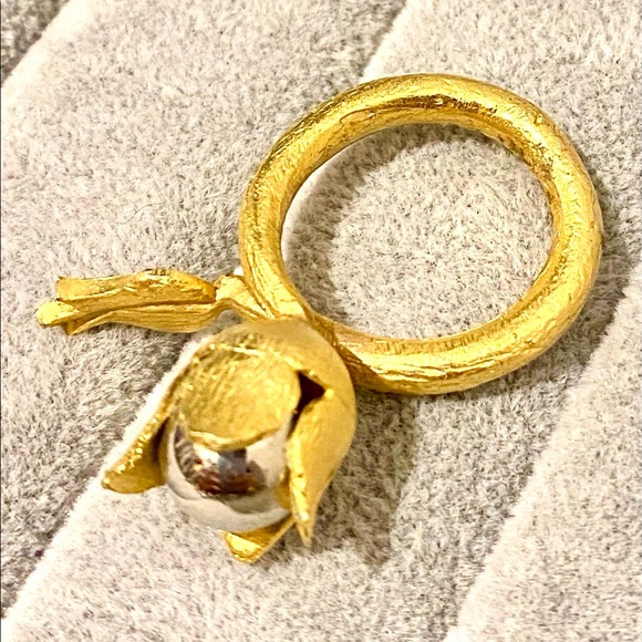 Gold ring - Picture 2 of 3